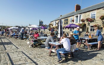 cornwall best pubs and bars