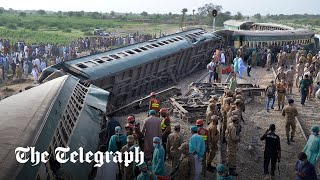 video: Dozens killed after Pakistan train derails