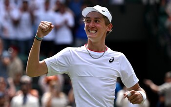 Henry Searle cheering - Henry Searle, British 17-year-old with a 134mph serve, wins junior Wimbledon
